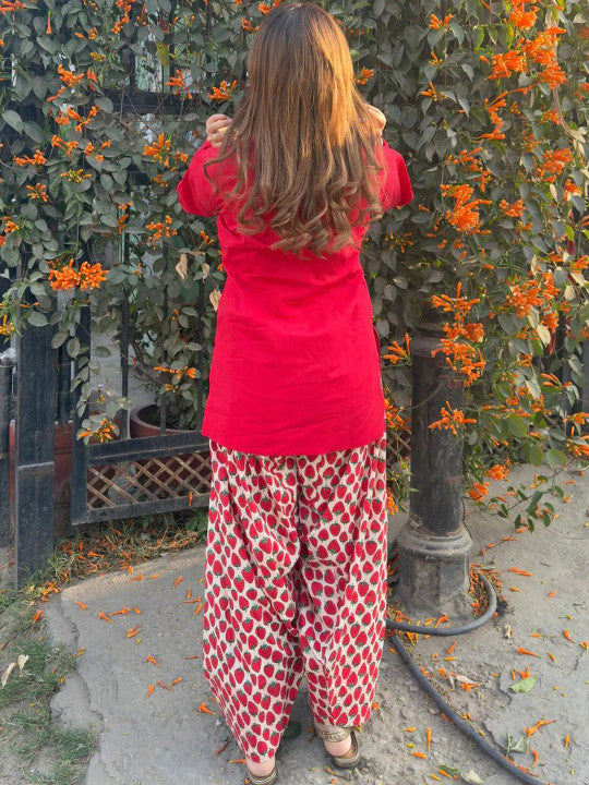 Women Regular Pure Cotton Kurta with Patiala
