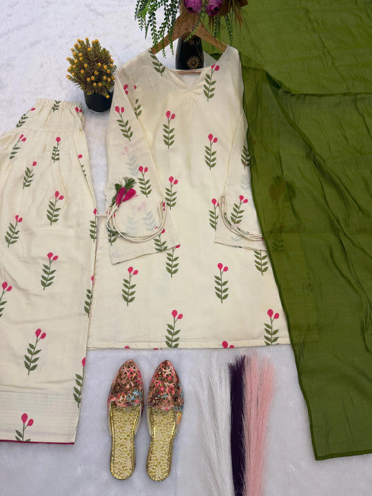 Women Floral Printed Regular Kurta with Patiala & With Dupatta