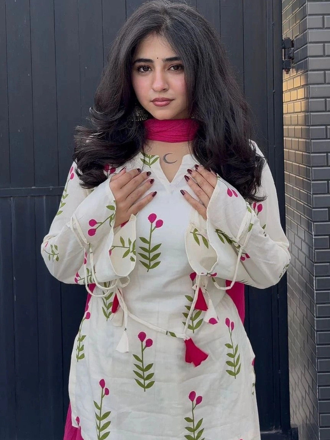 Women Floral Printed Regular Kurta with Palazzos & With Dupatta